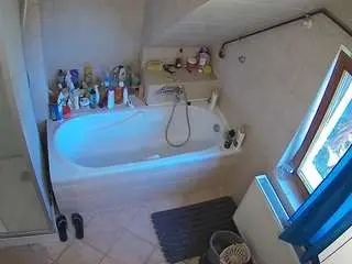 Camsoda Sex Cam of voyeurcam-julmodels-bath-2nd-1