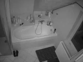 Camsoda Private Sex Chat of voyeurcam-julmodels-bath-2nd-1