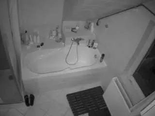 Camsoda Best Webcam of voyeurcam-julmodels-bath-2nd-1