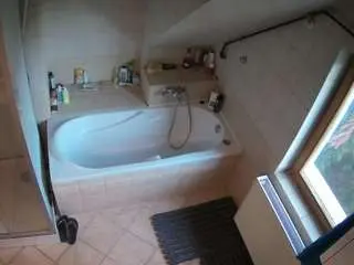 Camsoda Sex Chat of voyeurcam-julmodels-bath-2nd-1