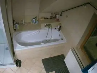 Camsoda Adult Webcam of voyeurcam-julmodels-bath-2nd-1