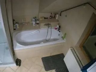 Camsoda Nude Webcam of voyeurcam-julmodels-bath-2nd-1