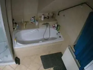 Camsoda Live Sex of voyeurcam-julmodels-bath-2nd-1