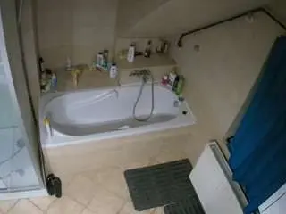 Camsoda Nude Webcam of voyeurcam-julmodels-bath-2nd-1