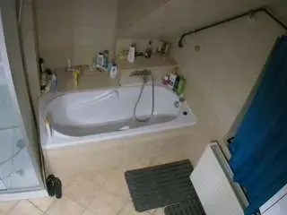 Camsoda Sex Cam of voyeurcam-julmodels-bath-2nd-1