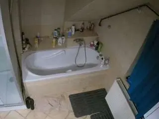 Camsoda Sex Cam of voyeurcam-julmodels-bath-2nd-1
