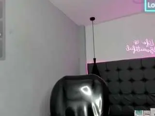 Camsoda Adult Webcams of scarletcherry18