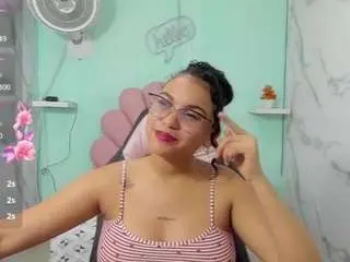 Camsoda Free Porn Cam of valeria-martinez19