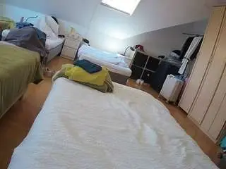 Camsoda Nude Webcam of voyeurcam-julmodels-bed-1