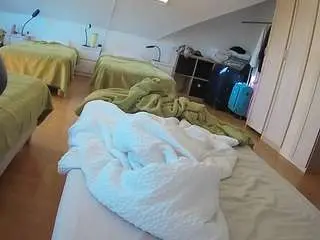 Camsoda Private Sex Chat of voyeurcam-julmodels-bed-1