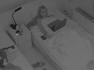 Camsoda Private Sex Chat of voyeurcam-julmodels-bed-7
