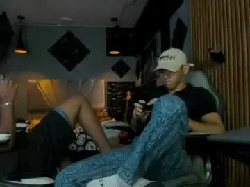 Chaturbate Live Sex Cam of mr_mois