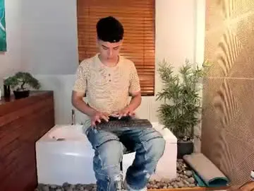 Chaturbate Live Sex Cam of alfred_vittar