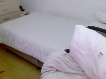 Chaturbate Live Sex Cam of zoe_sexy69