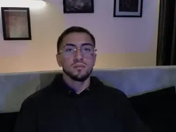 Chaturbate Live Porn of aresmassimox