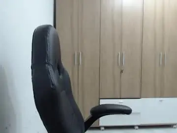 Chaturbate Free Porn Cam of roxanalove7