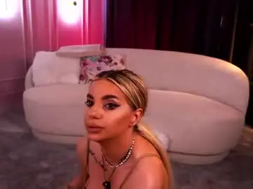 Chaturbate Live Sex Cam of pearlplenty