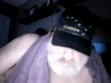 Chaturbate Live Sex Cam of straightbear4you
