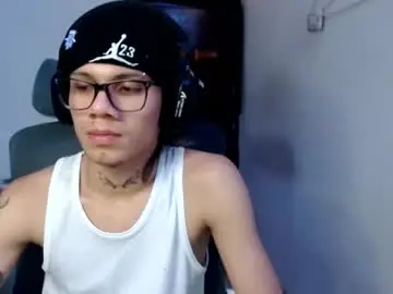 Chaturbate Live Sex Cam of andy_dan1
