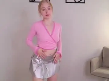 Chaturbate Live Sex of angeeliicutekitty_