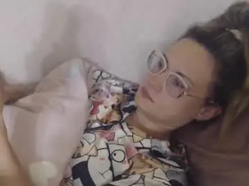 Chaturbate Live Sex Cam of candylady136