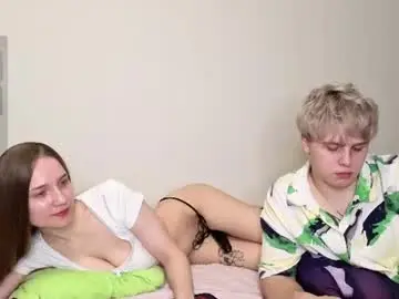 Chaturbate Live Porn of emily_and_ilumi