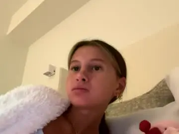 Chaturbate Live Sex Cam of petite_pretty22