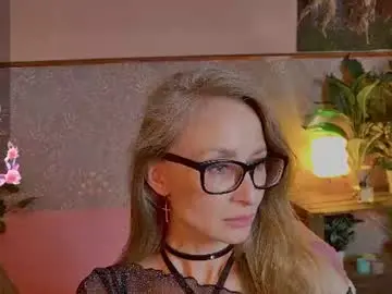 Chaturbate Free Porn Cam of helenaboyd1