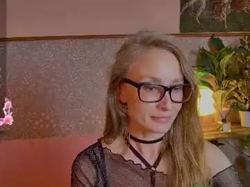 Chaturbate Live Sex Cam of helenaboyd1