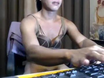 Chaturbate Adult Video Chat of reyna_33mhalia