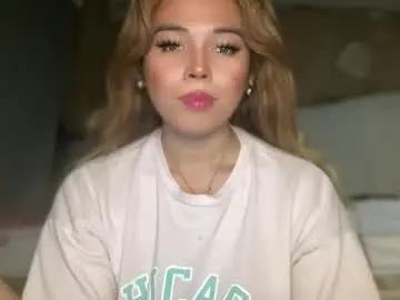 Chaturbate Live Sex Cam of sweetalexa19