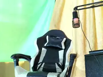 Chaturbate Best live sex cam show of aronmiller404