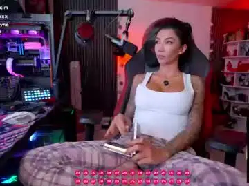 Chaturbate Live Sex Cam of evelyne92