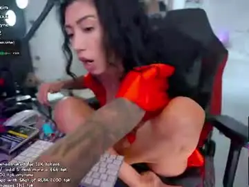 Chaturbate Nude Webcam of evelyne92