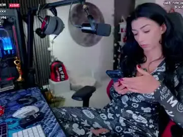 Chaturbate Free Porn Cam of evelyne92