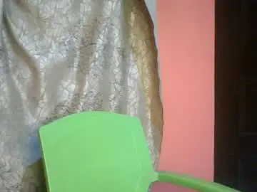 Chaturbate Live Sex Cam of luckymadequeen