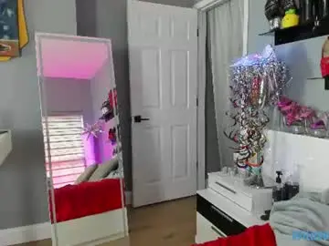 Chaturbate Live Sex Cam of wildwifebarbie
