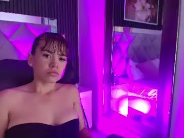 Chaturbate Live Sex Cam of aitana_petite_