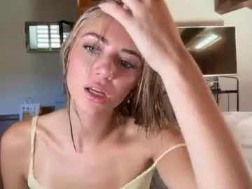 Chaturbate Nude Webcam of honeyyy95