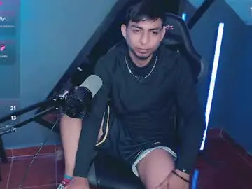 Chaturbate Sex Cam of mralpha_latino