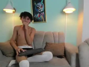 Chaturbate Live Sex of leonardo_cum18