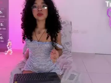 Chaturbate Adult Video Chat of lucie_petite