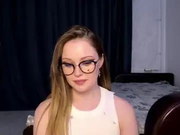 Chaturbate Live Sex Cam of helen__eve