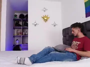 Chaturbate Free Porn Cam of aron_santoro1