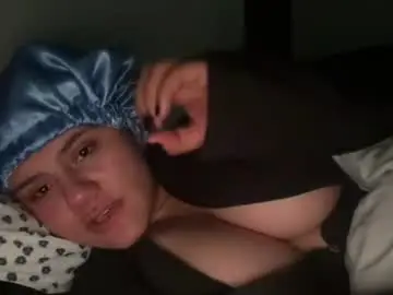 Chaturbate Live Porn of miak_moon777