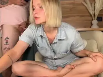 Chaturbate Live Sex Cam of adele_nick2202