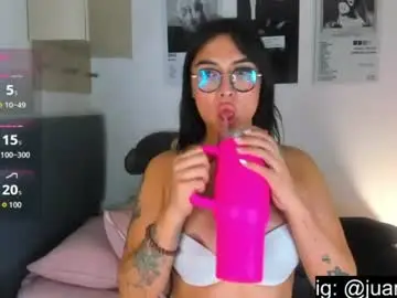 Chaturbate Free Porn Cam of hollyprincess_2