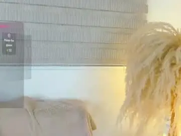Chaturbate Free Porn Cam of hollyprincess_2
