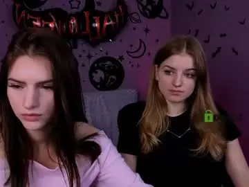 Chaturbate Live Sex Cam of naomi_perl