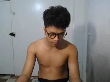 Chaturbate Adult Webcams of naughtyhot_star19